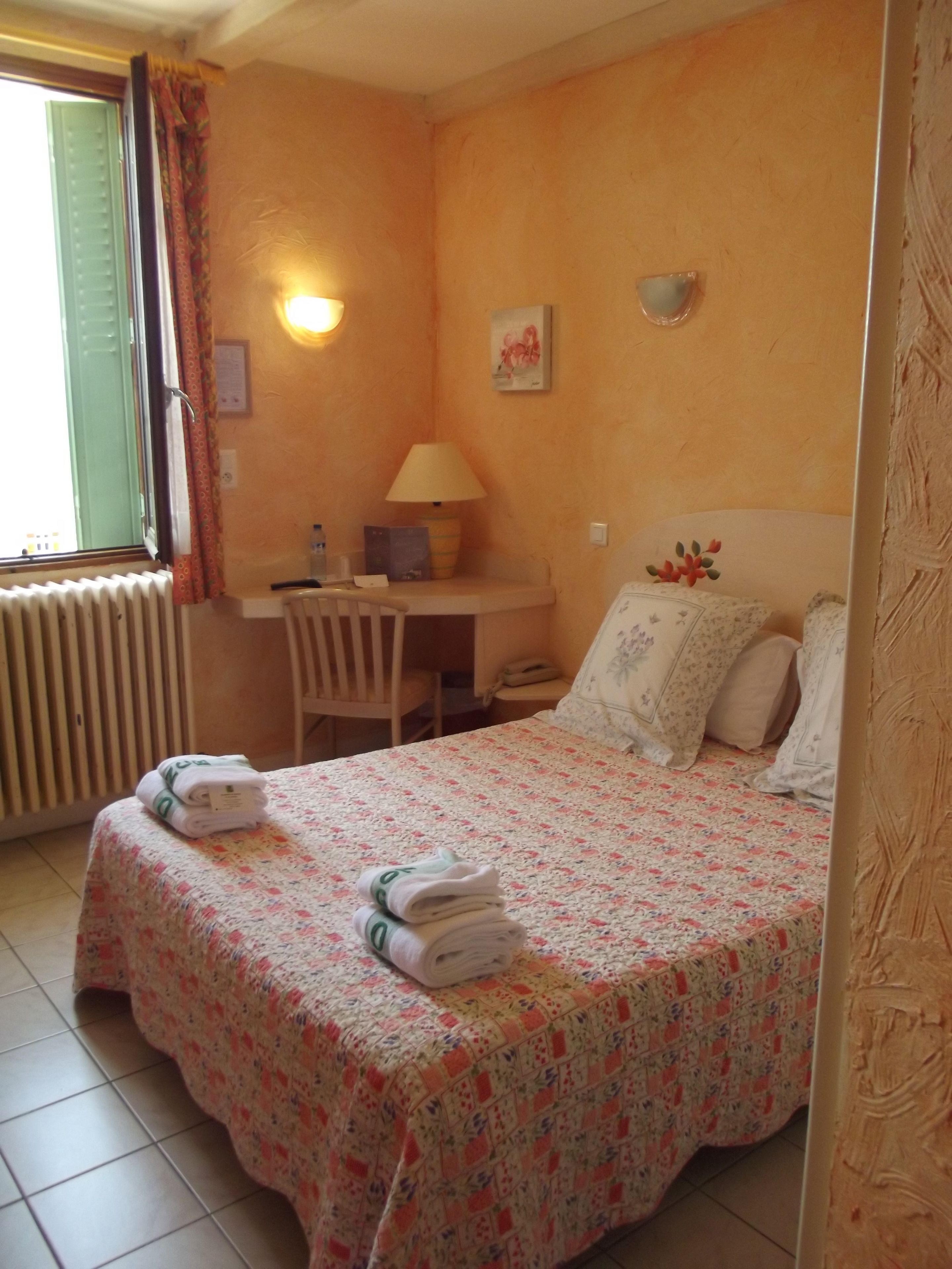 double room | desk, soundproofing, iron/ironing board, free cots/infant beds