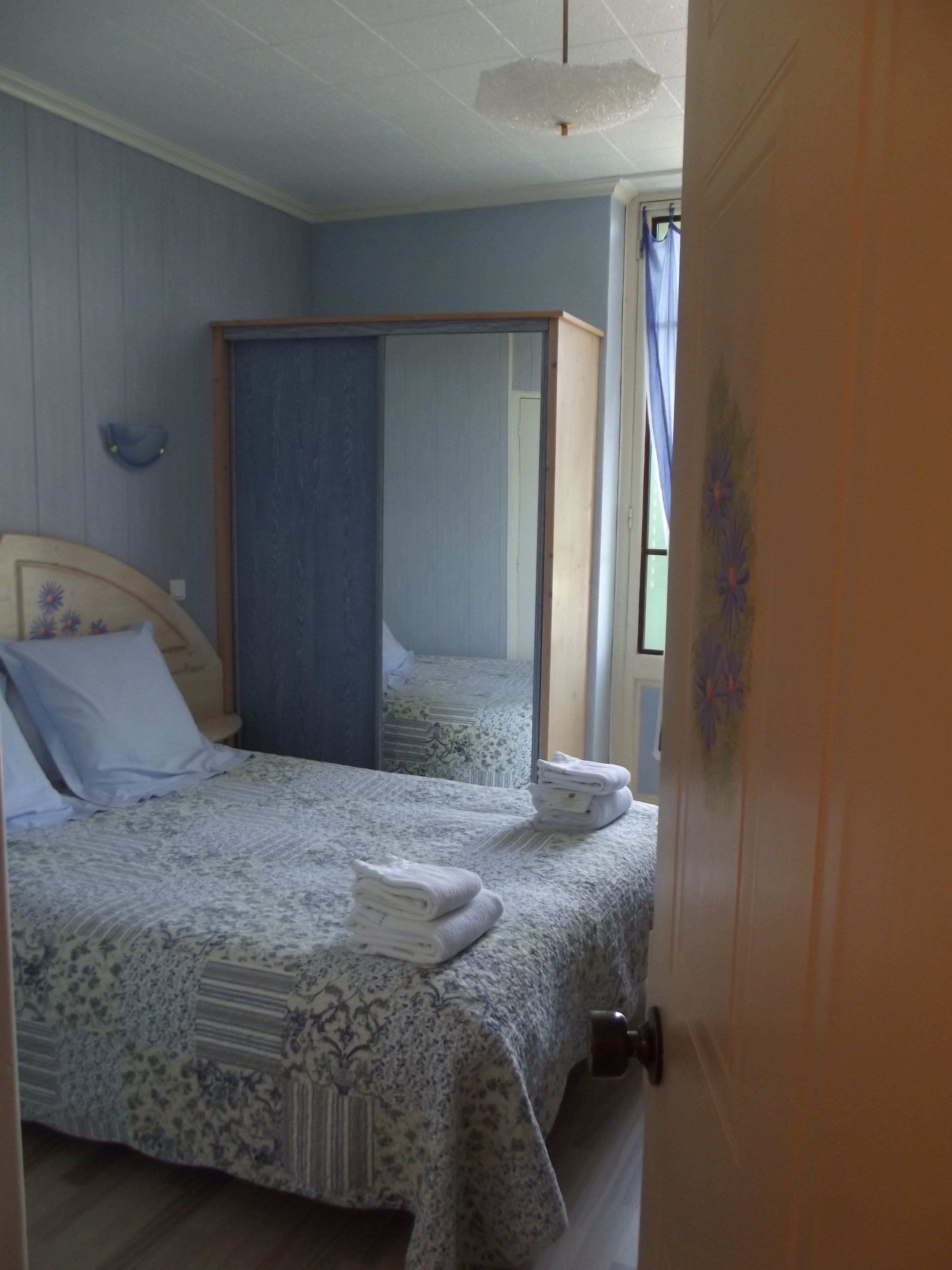 double room | desk, soundproofing, iron/ironing board, free cots/infant beds