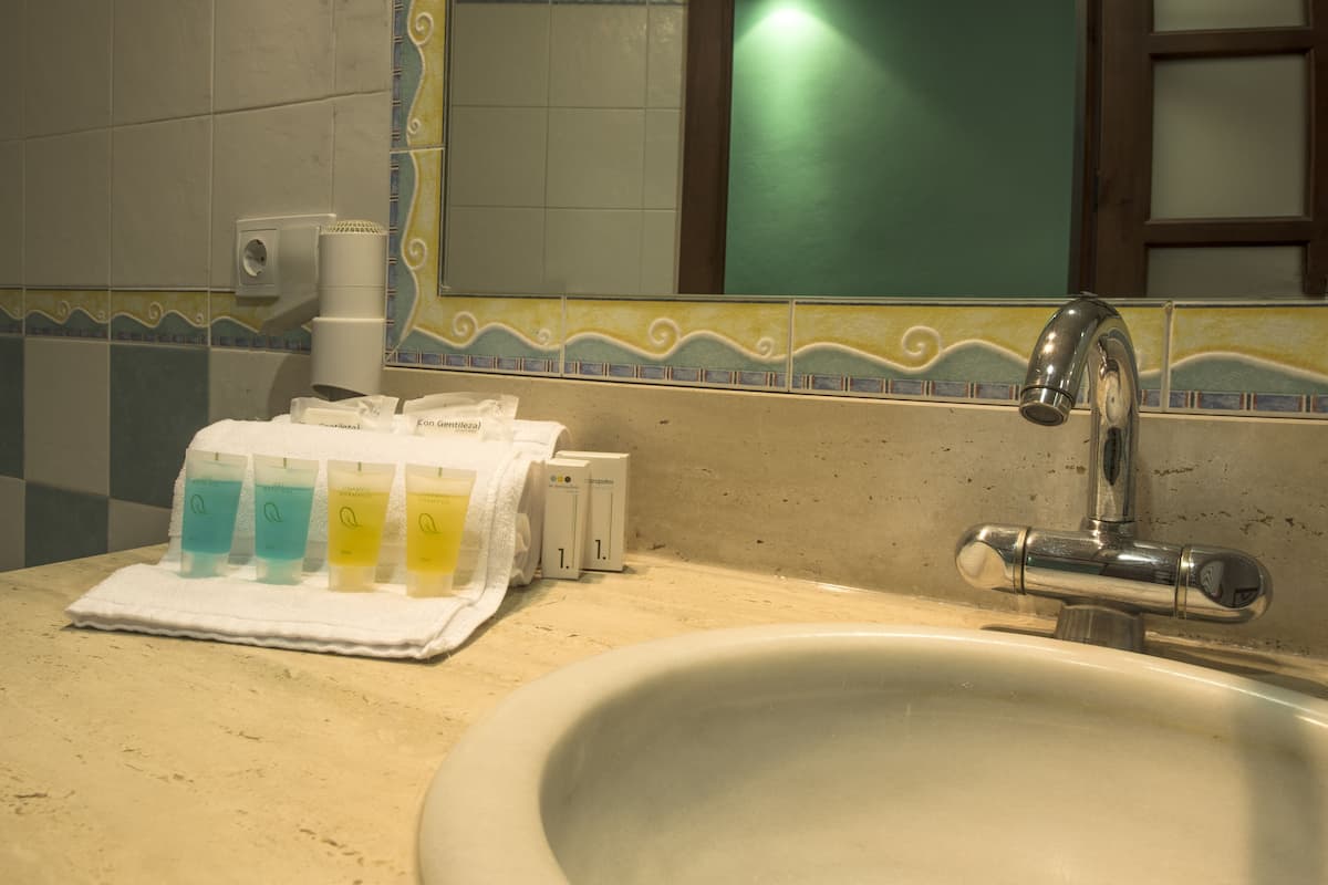 double room (rollaway bed) | bathroom | bathtub, free toiletries, hair dryer, towels