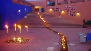 A building with a staircase leading to a door, a blue wall, and a row of lights along the steps. - Hotel de Naturaleza Rodalquilar Spa Cabo de Gata (Nijar)
