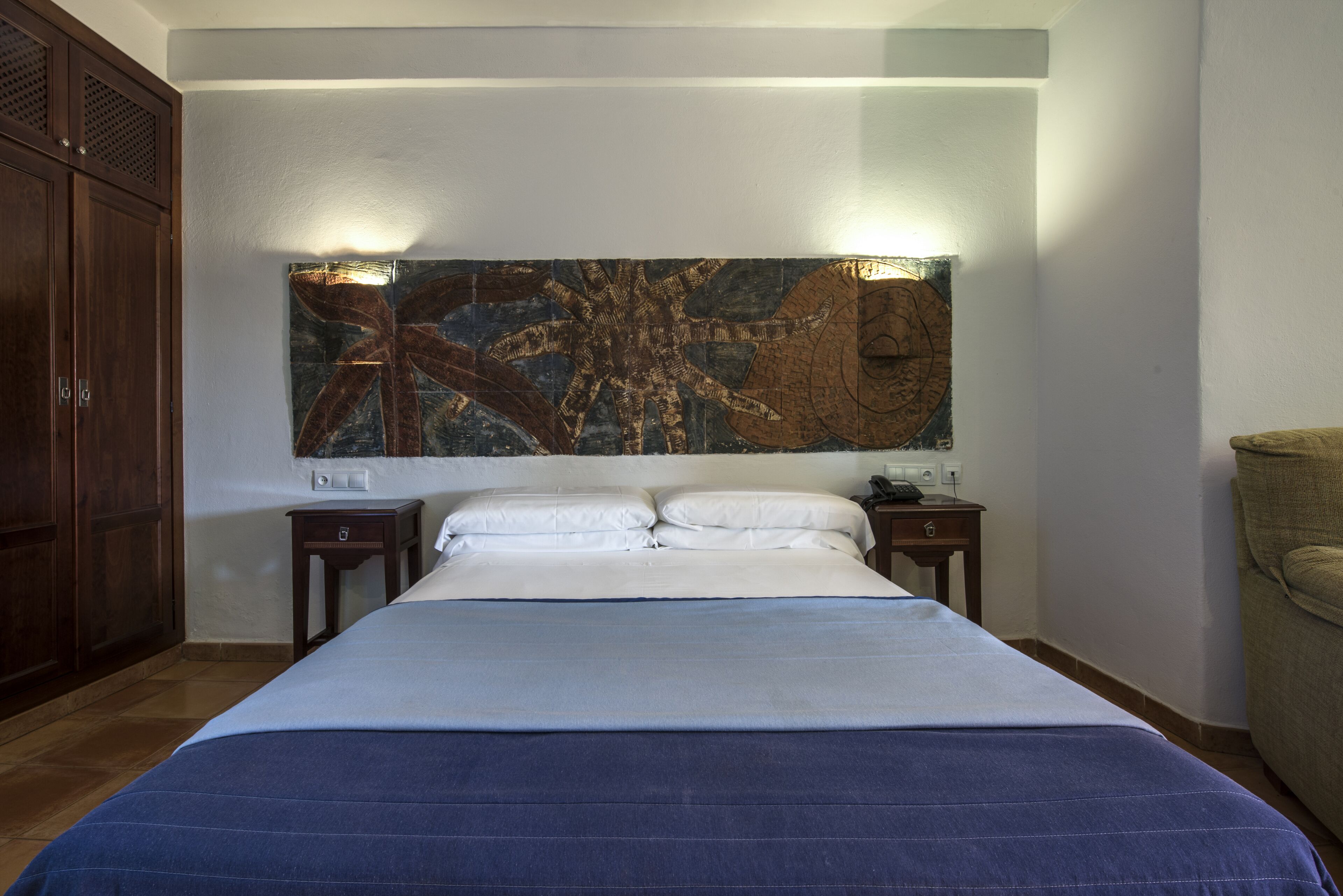 standard double room | minibar, in-room safe, desk, free wifi