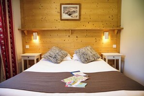Standard Double Room | Desk, soundproofing, iron/ironing board, free WiFi