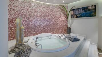 Kouros Art Sea View Suite | Bathroom