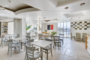 Free daily buffet breakfast - Kouros Art Hotel - Adults Only (Naxos)