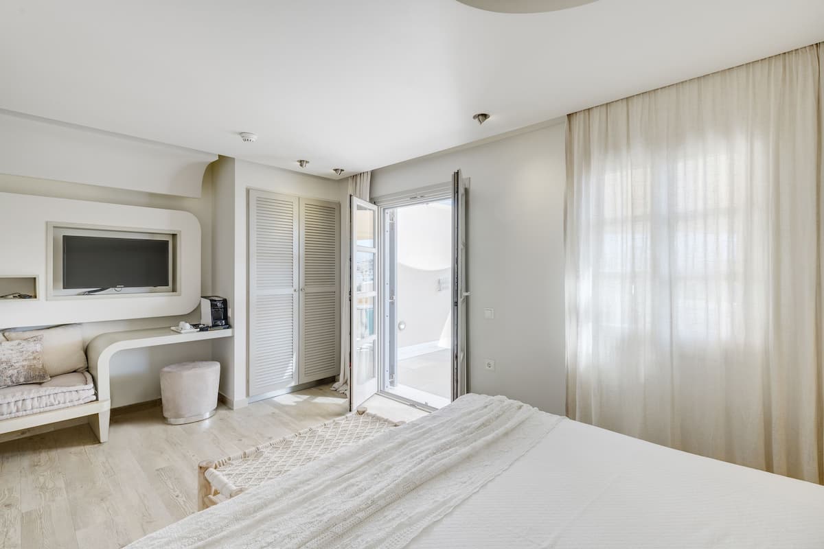 Double or Twin Room, 1 Bedroom, Partial Sea View