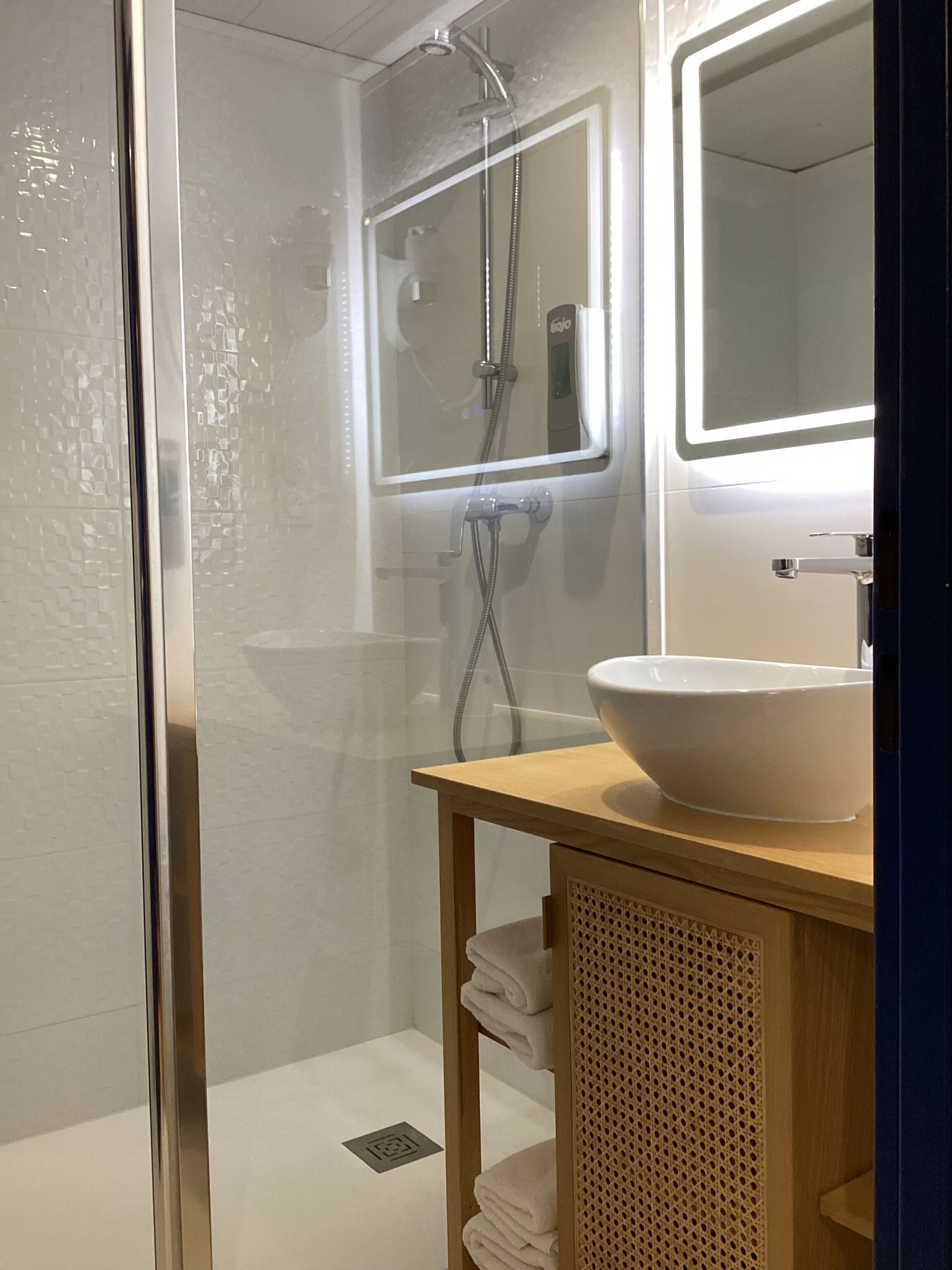 standard double or twin room | individually decorated, individually furnished, desk, soundproofing