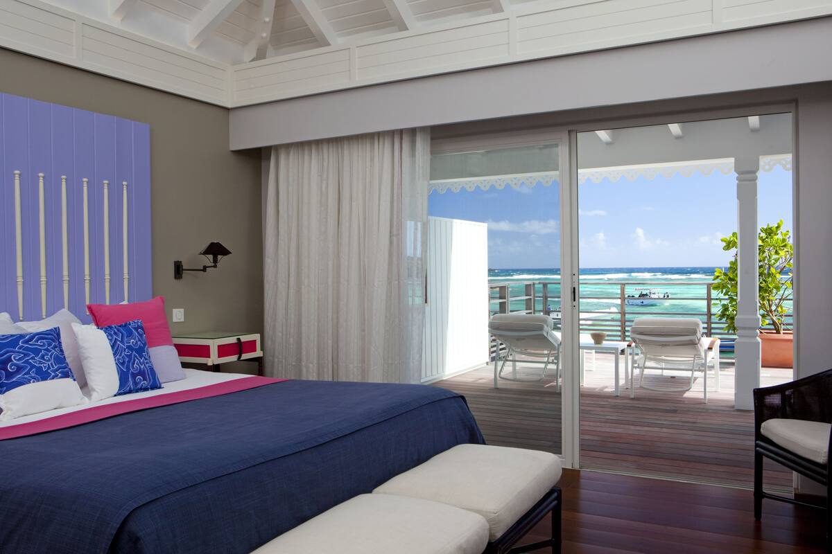 Ropa de cama de alta calidad, colchones Select Comfort y minibar