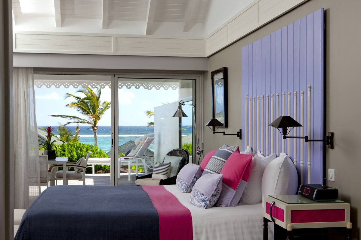 Ropa de cama de alta calidad, colchones Select Comfort y minibar
