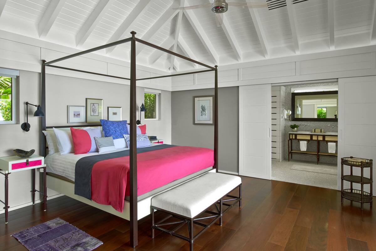 Ropa de cama de alta calidad, colchones Select Comfort y minibar
