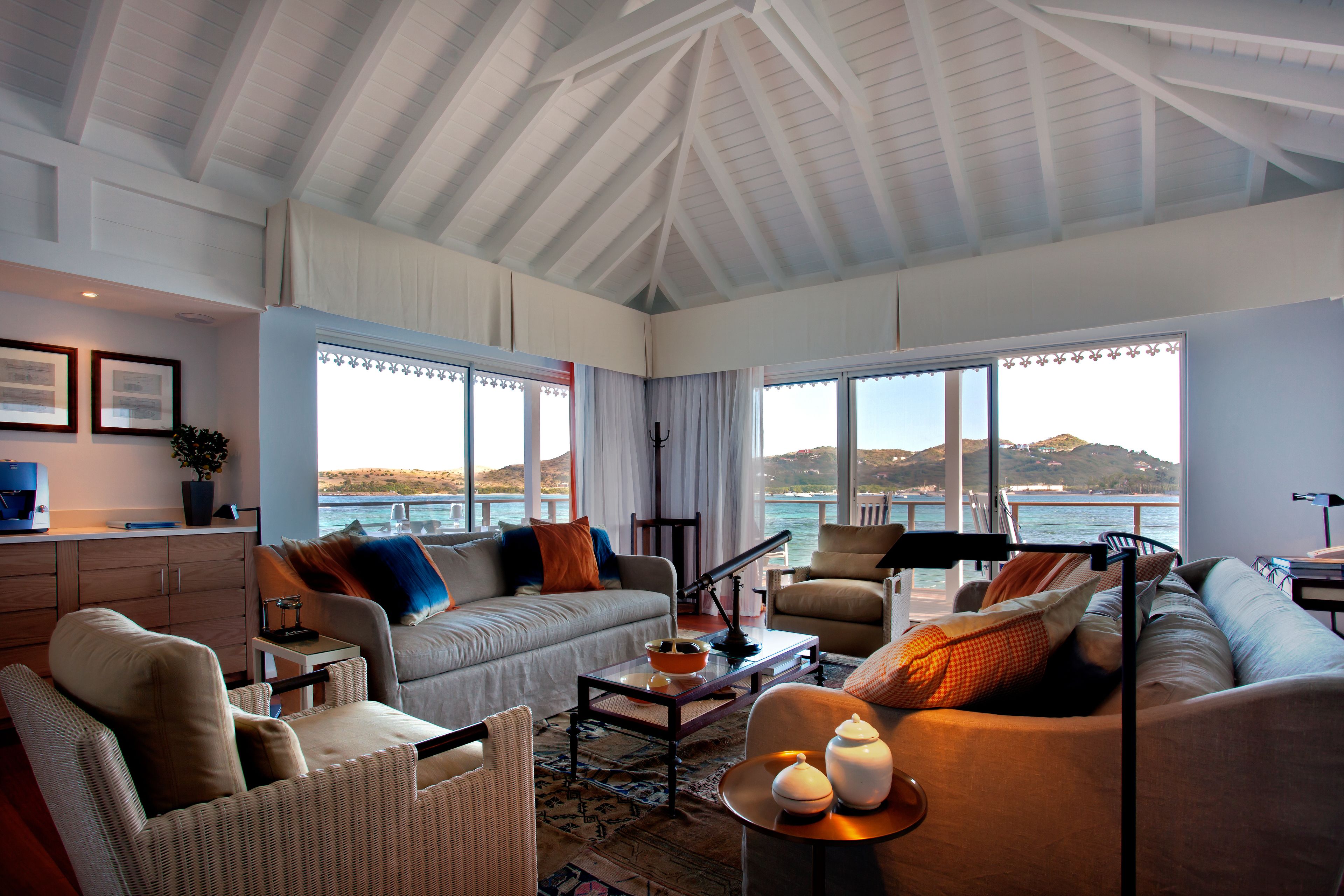 高級寝具、セレクト コンフォート製ベッド、ミニバー、セーフティボックス (室内)