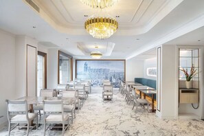 Daily buffet breakfast (THB 250 per person) - Kingston Suites Bangkok (Bangkok)