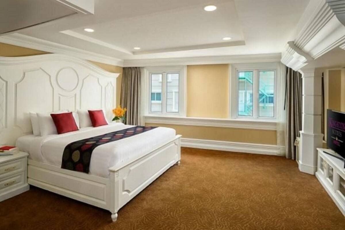 Bộ đồ giường cao cấp, nệm Select Comfort, minibar