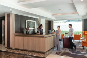 Reception - Kingston Suites Bangkok (Bangkok)