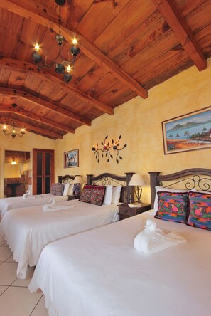 Premium bedding, Tempur-Pedic beds, minibar, in-room safe - Hotel Casa del Parque (Antigua Guatemala)