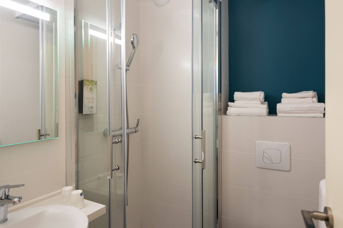 shower, rainfall showerhead, eco-friendly toiletries, hair dryer