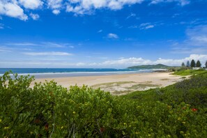 鄰近海灘、白沙