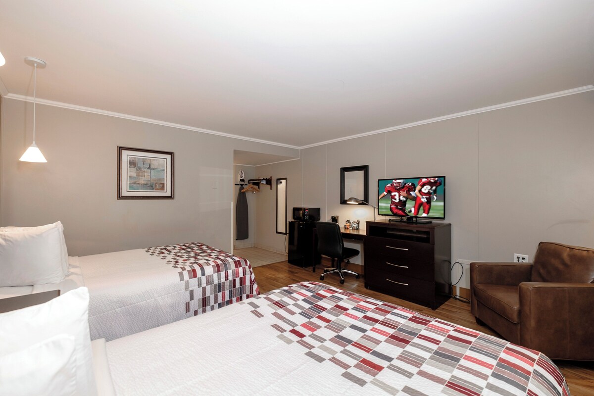 Deluxe Room, 2 Double Beds (Smoke Free) | Desk, laptop workspace, iron/ironing board, rollaway beds