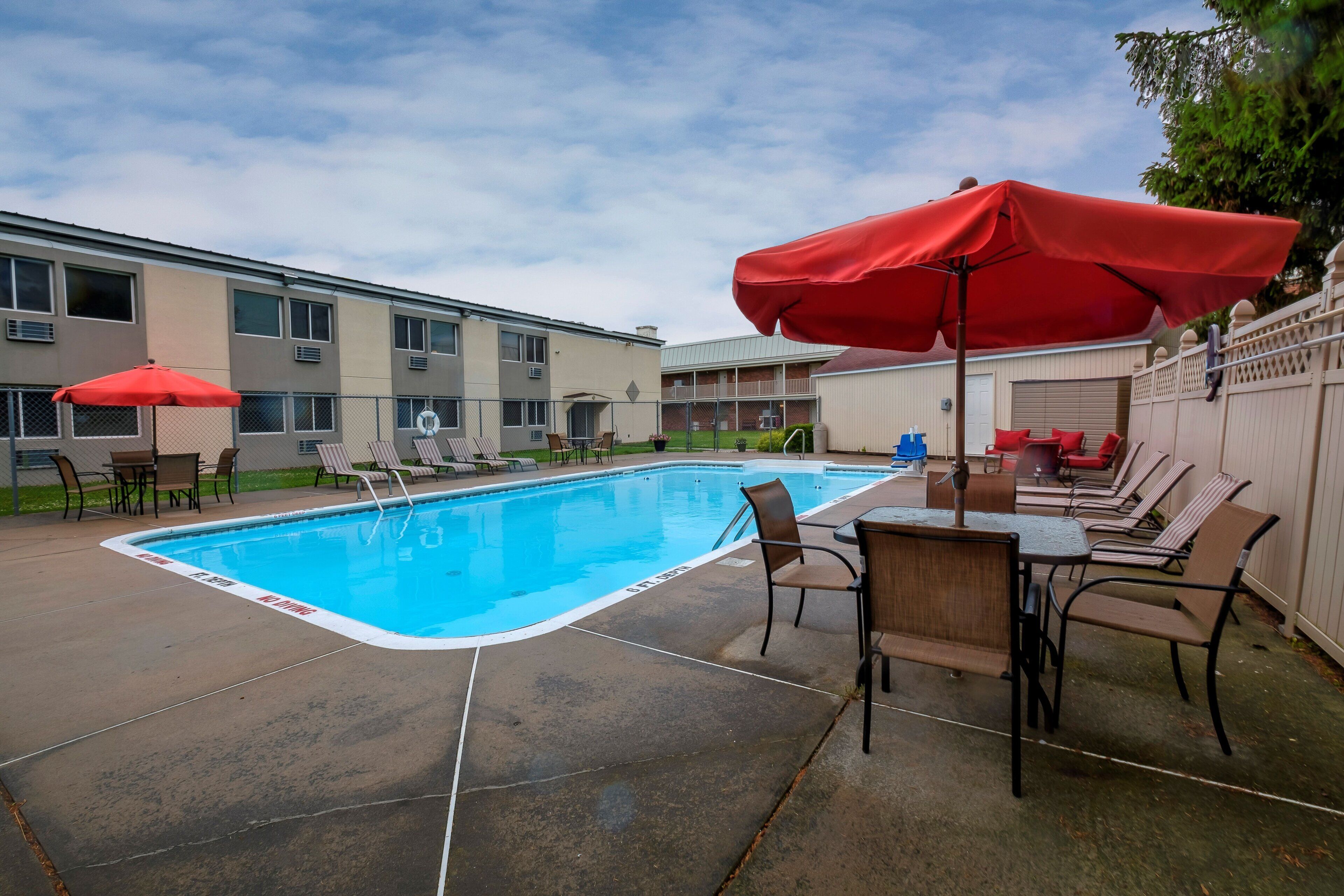 Seasonal outdoor pool, pool umbrellas, sun loungers
