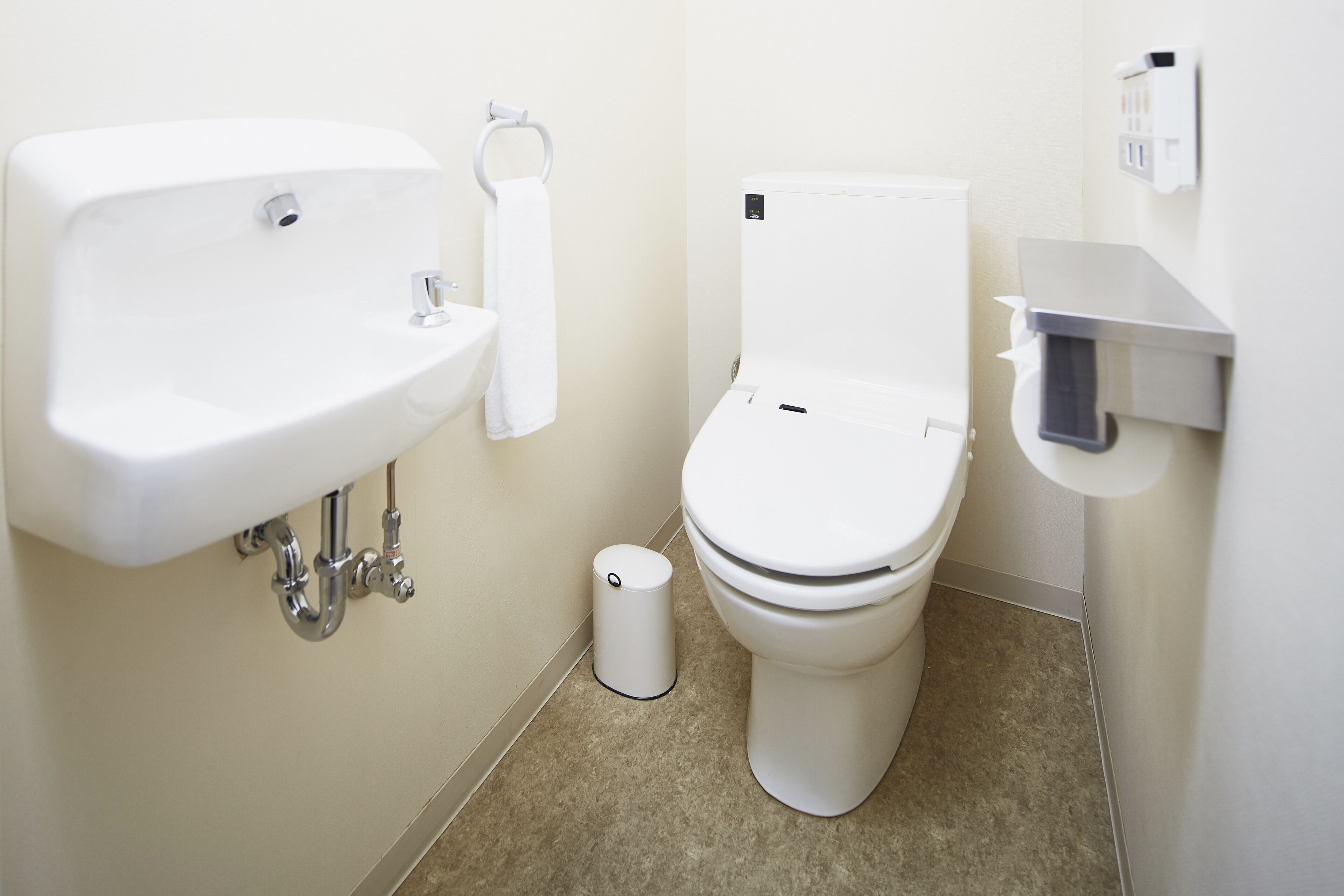 premier room, 1 bedroom (no view) | bathroom | combined shower/bathtub, deep-soaking bathtub, eco-friendly toiletries