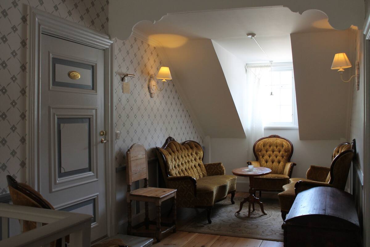 economy double or twin room | floor plan