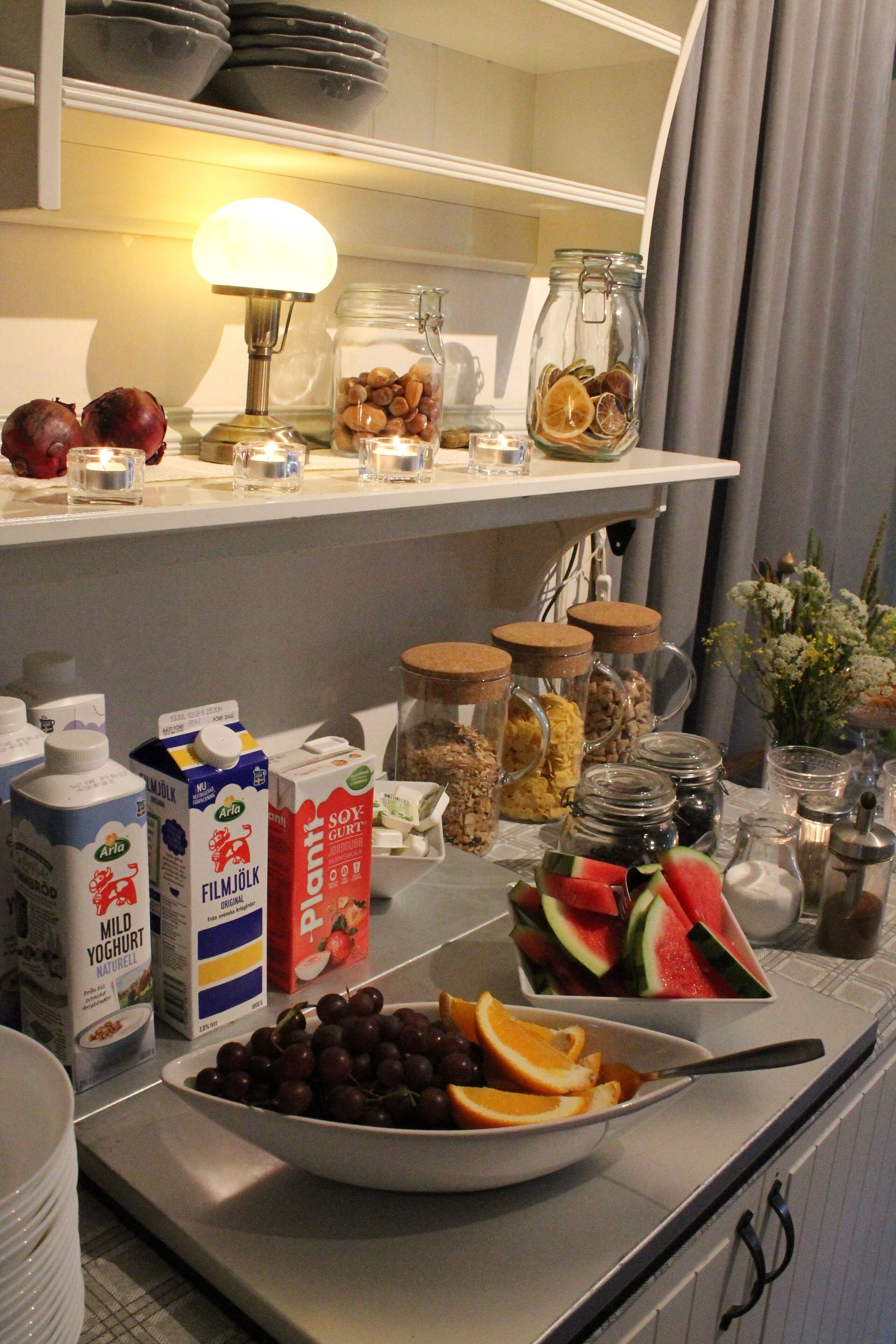 朝食 (ビュッフェ)、毎日提供 (無料)