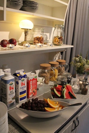 Free daily buffet breakfast - Wanbo Herrgard (Smedjebacken)