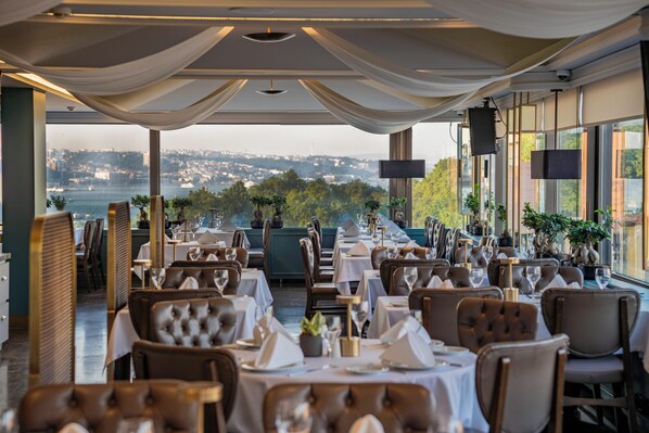 2 restaurants, breakfast, lunch, dinner served; Turkish cuisine 