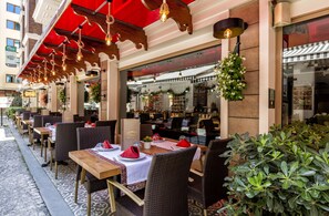 2 restaurants, breakfast, lunch, dinner served; Turkish cuisine - Hotel Sultania - Boutique Class (Istanbul)