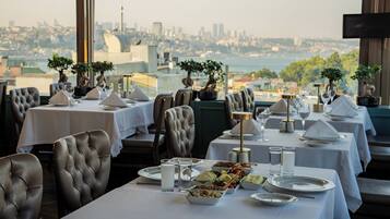 2 Restaurants, Frühstück, Mittagessen, Abendessen, türkische Küche