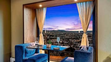 2 restaurants, serveren ontbijt