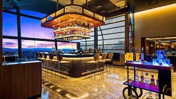 2 bar/lounge