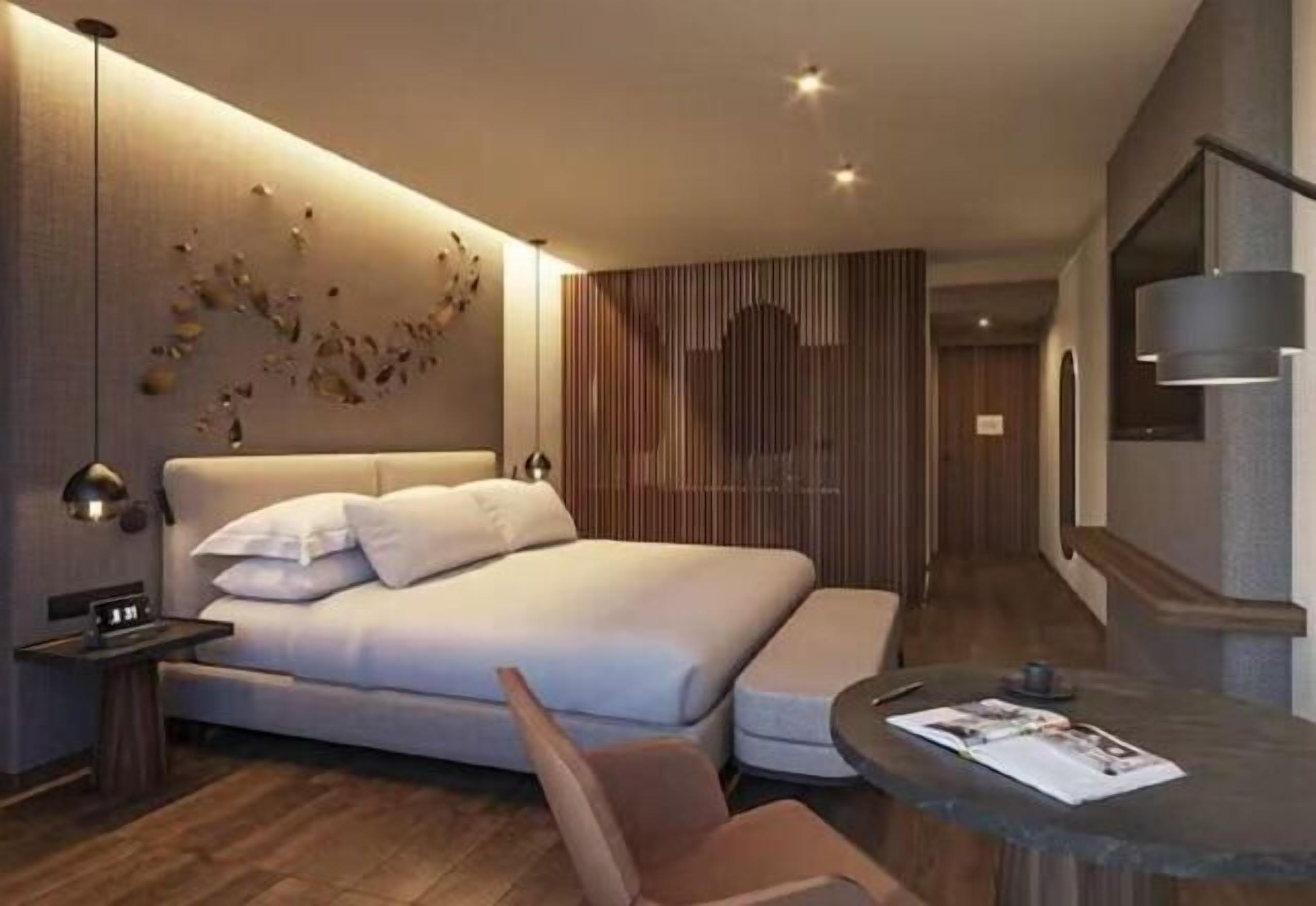 Egyptian cotton sheets, premium bedding, in-room safe, desk