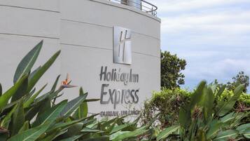 A building with a sign for 'Holiday Inn Express' and 'Durban, UH' indicating its location.