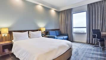 Zimmersafe, Schreibtisch, Verdunkelungsvorhänge, schallisolierte Zimmer