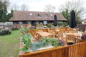 Terrace/patio - The White Hart by Green King Inns (Chalfont St Giles)