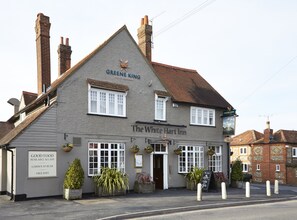 Exterior - The White Hart by Chef and Brewer Collection (Chalfont St Giles)