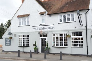 Exterior - The White Hart by Green King Inns (Chalfont St Giles)