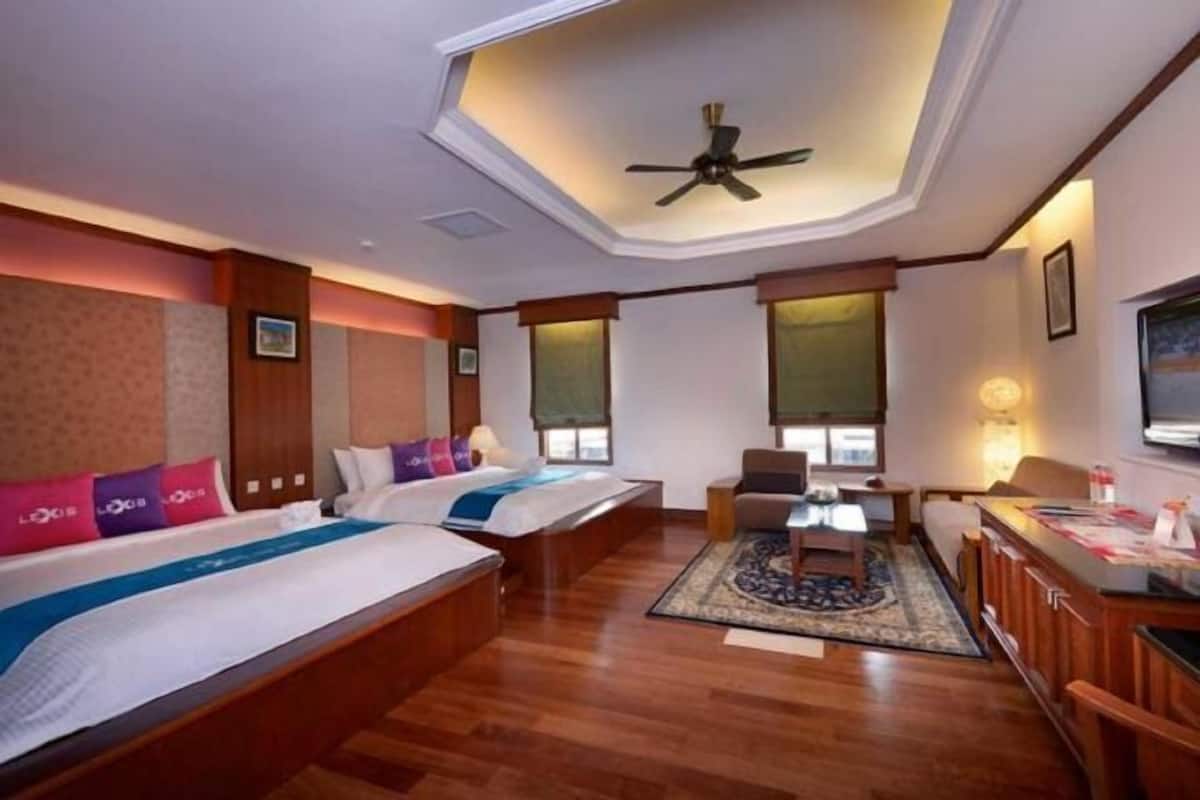 1 bedroom, premium bedding, minibar, in-room safe