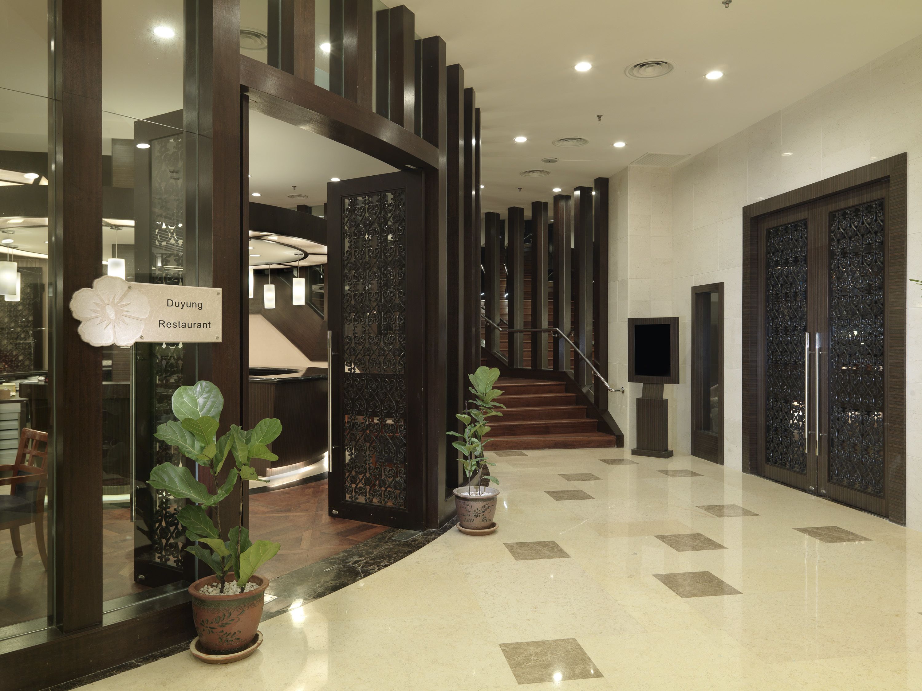 2 restaurants, breakfast, lunch, dinner served; japanese cuisine