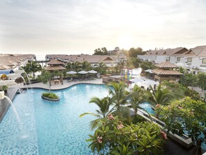 Outdoor pool - Grand Lexis Port Dickson (Port Dickson)