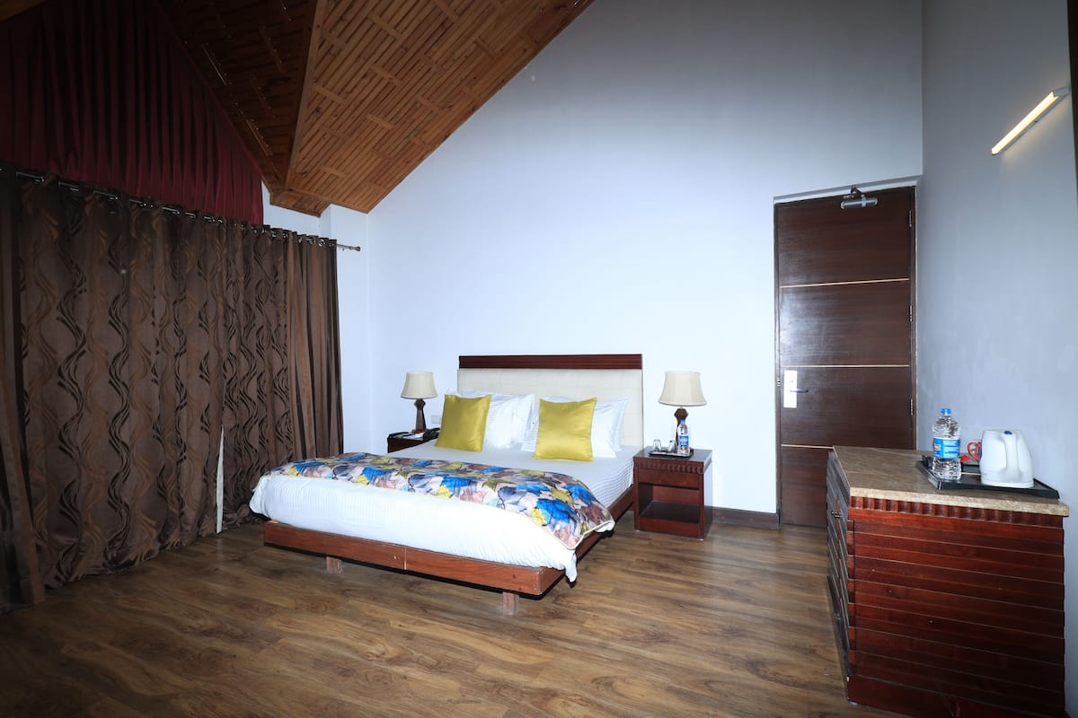 Premium bedding, Select Comfort beds, in-room safe, desk