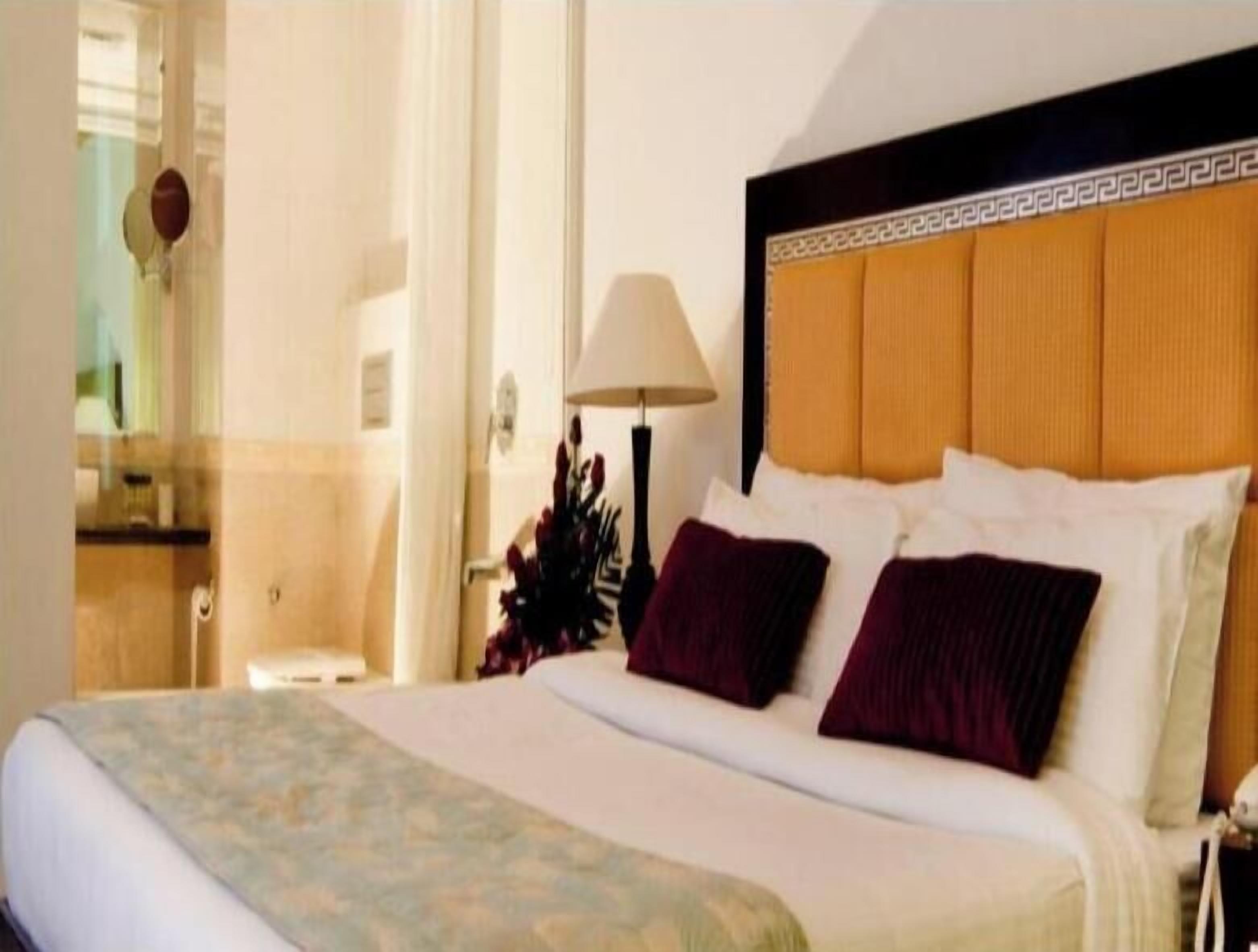 Premium bedding, Select Comfort beds, in-room safe, desk