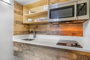 Habitación estándar, 1 cama de matrimonio grande, no fumadores | Escritorio, cortinas opacas, sistema de insonorización