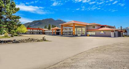 Days Inn by Wyndham Golden