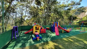 子供用の遊び場 - 屋外
