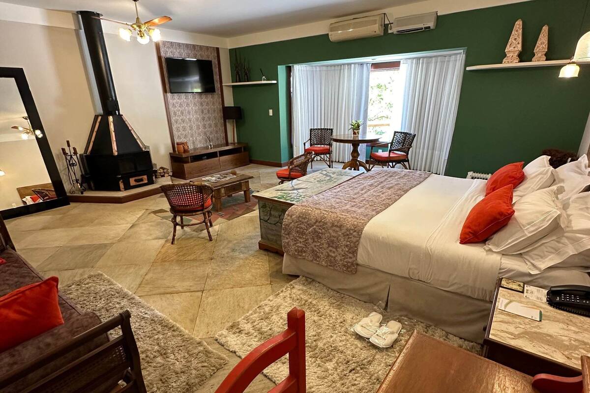 Habitación Royal | Sábanas de algodón egipcio, minibar, caja fuerte y decoración individual