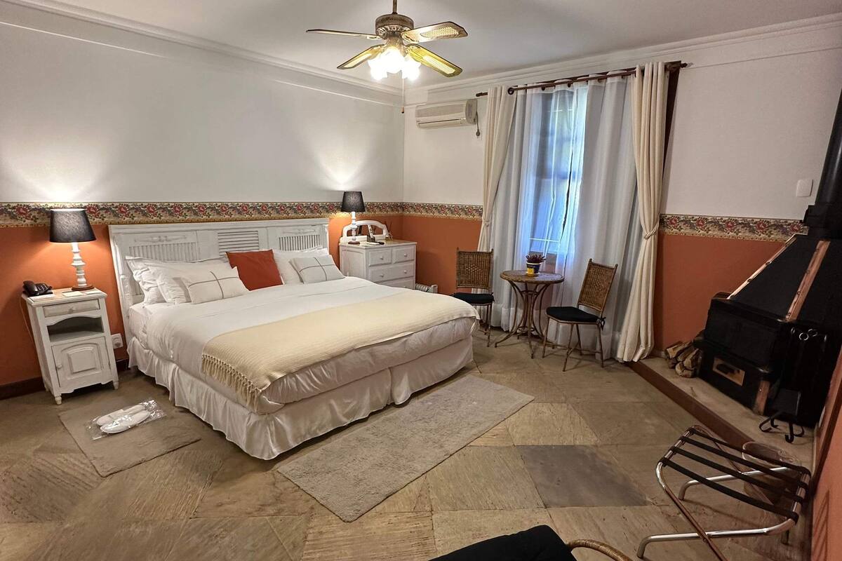 Habitación superior | Sábanas de algodón egipcio, minibar, caja fuerte y decoración individual