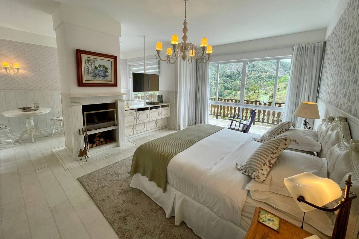 Habitación Deluxe | Sábanas de algodón egipcio, minibar, caja fuerte y decoración individual