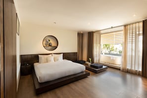 Minibar, in-room safe, desk, blackout curtains - Cochin Zen Hotel (Ho Chi Minh City)