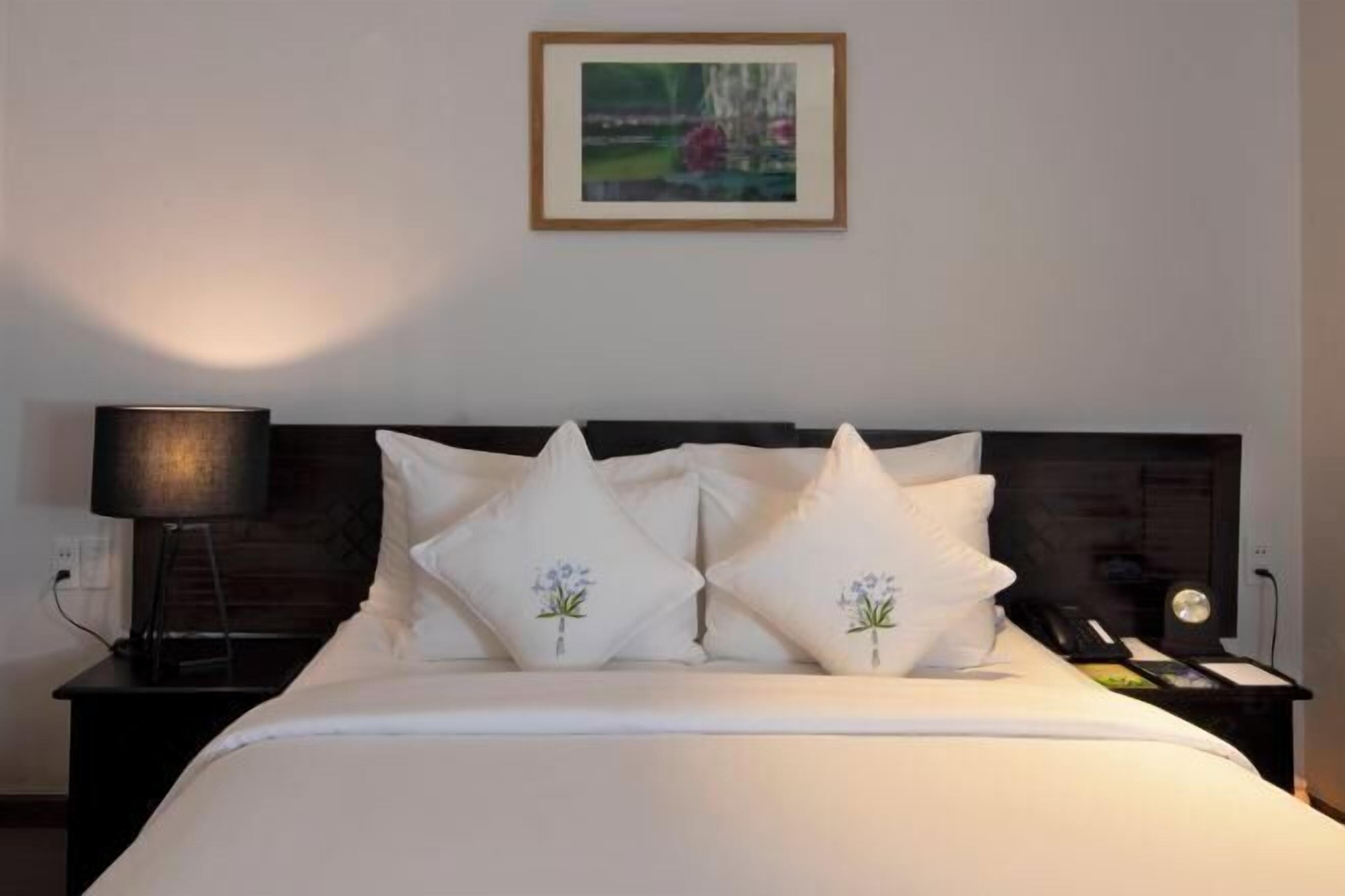 迷你吧、客房内保险箱、办公桌、遮光窗帘